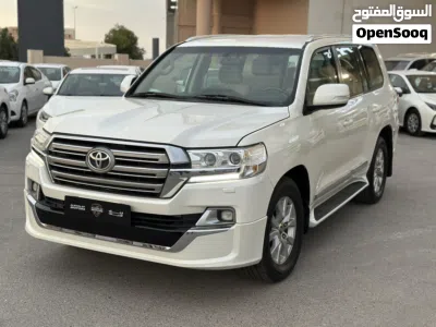 Toyota Land Cruiser GXR 2