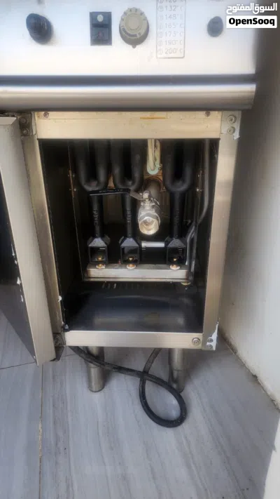 يوجد لدينا ادوات مطعم. للبيع وبسعر مناسب واشياعرطه 3