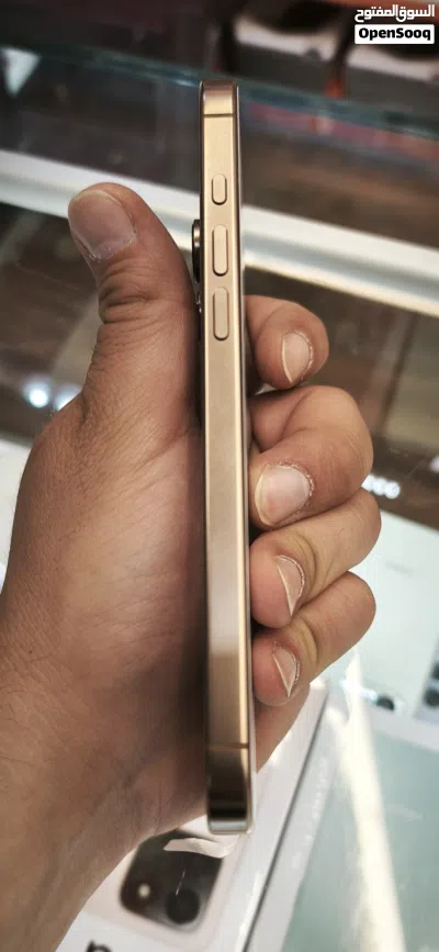 IPhone 16 pro max بطارية: 94+98% متوفر لون ابيض ولون صحراوي تخزين:256g وكالة الوكالة بسعر الحرررق 3