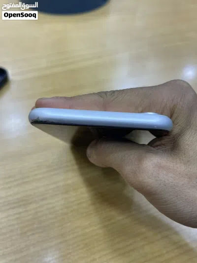 ايفون XR ذاكره 128 متخطي ايكلود 4