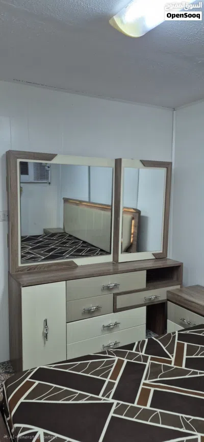 Bed set (Kong size bed, cupboard, tallboy, dresser) 3