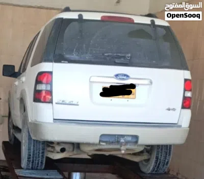 Ford Explorer Base 3
