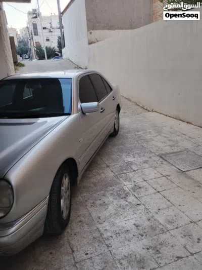 مرسيدس بنز الفئة-E E 200 4