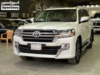 Toyota Land Cruiser GXR 2