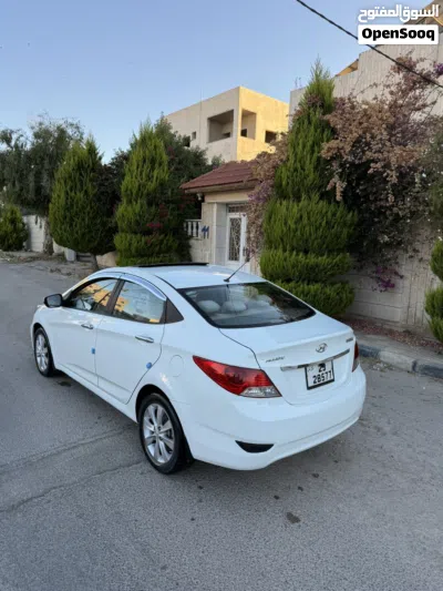 Hyundai Accent Standard 3