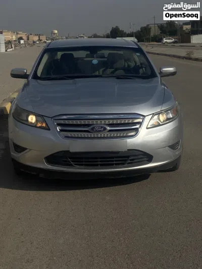 Ford Taurus Standard 2