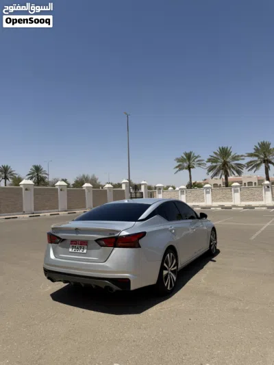 Nissan Altima SR 2