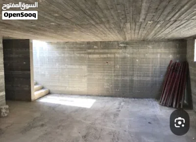 بسم الله الرحمن الرحيم متوفر مستودع ارضي في عماره في بيت اولا مساحه 500متر للايجار ممكن عمل مصنع 2
