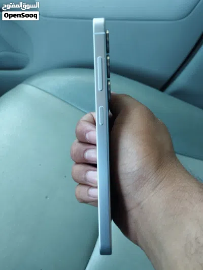 للبيع الفوري جهاز SAMSUNG S25 256 GB معه كرتونه وارد شرق أوسط الجهاز نضيف جدا مش مفتوح ولا مصلح 4