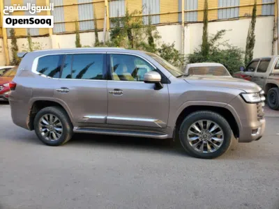 Toyota Land Cruiser VXR 4