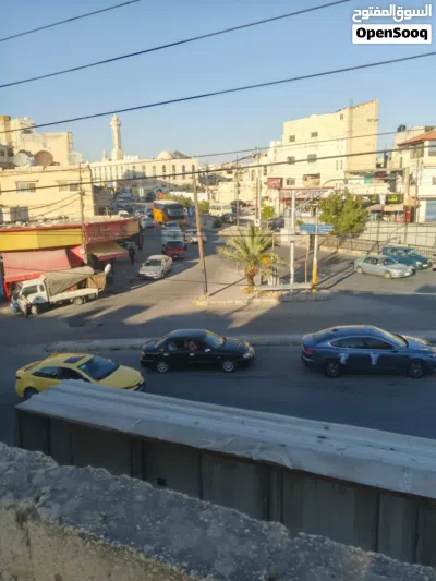 بيت بموقع تجاري للبيع في حي معصوم قرب مثلث حي معصوم مكون من ثلاثة غرف وأرض خلف البيت مساحته 500 متر 2