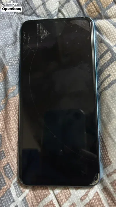 للبيع انفنيكس هوت 30iالذاكره 128جي بي الرام 8+8 الشاشه منكسره بس ما ضار ابد ما مبطل التيلفون 4