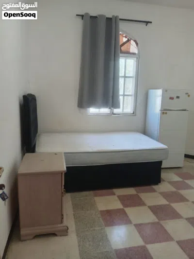 Prime location 30 sec walk to 18th nov road 2
