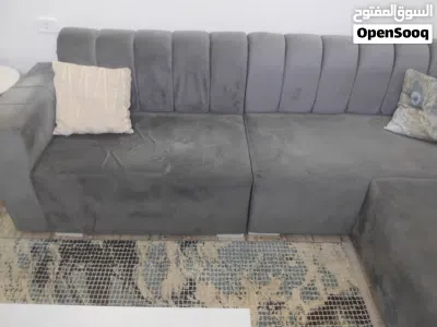 صالون نظيف جدا مساحته 2.80×1.80 2