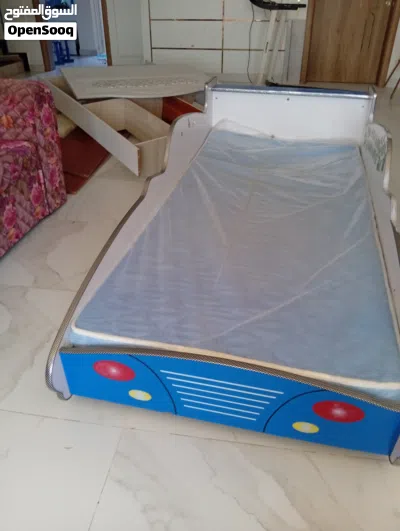 سرير اطفال على شكل سيارة مستعمل للبيع 3