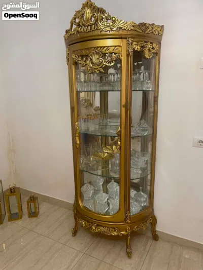 صالون للبيع الله يبارك معاه 3طاولات وبوفيه سعر 3600 3