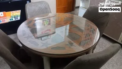 ميز طعام مع 4 كراسي 3