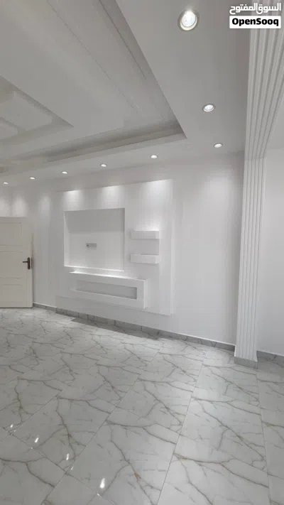 شقة للإيجار – العذيبة الشمالية /Apartment for Rent in Al Azaiba North 2