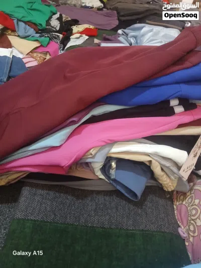 عندي شروة محل كامله 200 قطعه تقريبا فساتين قمصان جينزات بلاطين قماش تنانير اطقم رسمي القطعه بدي 2