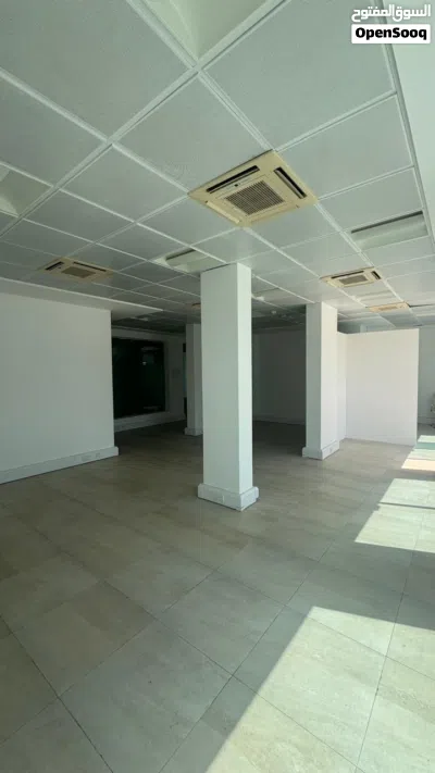 مكتب للايجار 66 م في شاطئ القرم مساحه مفتوحه/Office for rent, 66 sq meters, in Qurm Beach,open 3