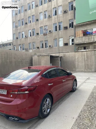 Hyundai Elantra Limited 3