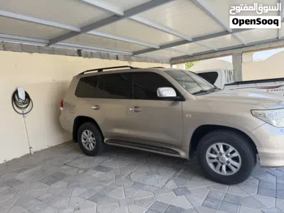 Toyota Land Cruiser GXR 2