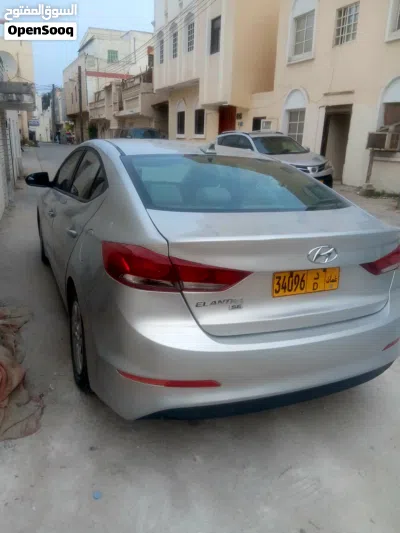 Hyundai Elantra SE 2