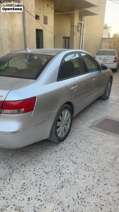 Hyundai Sonata Standard 4