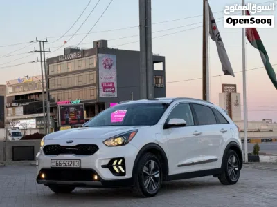 Kia Niro EX Touring 2