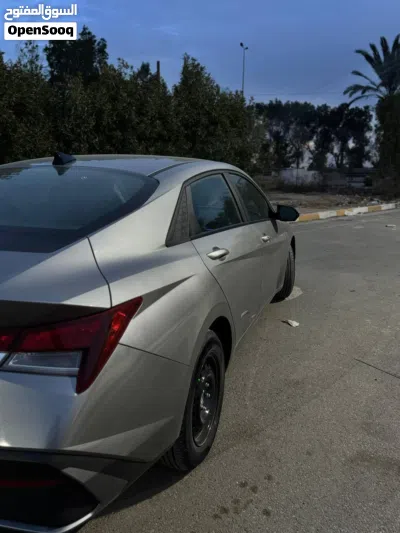 Hyundai Elantra SE 4