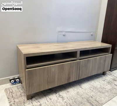 طاولة تلفزيون بحالة ممتازه 2