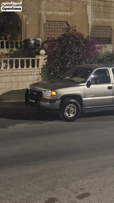 GMC Suburban 2