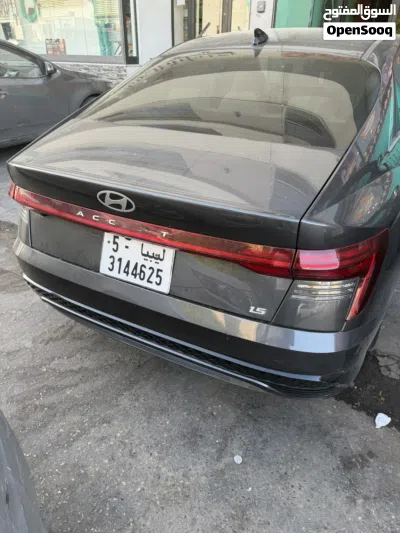 Hyundai Accent SE 2