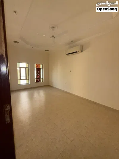 شقة ثلاث غرف للايجار شامل الكهرباء بالجناح الازرق 2