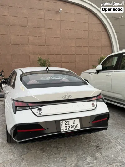 Hyundai Elantra Standard 3