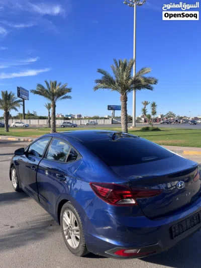 Hyundai Elantra SE 4