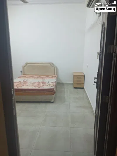 غرفة وحمام بفيلا بالمعبيله الثامنه بجوار مسجد الخليلي قريب مدينة السلطان مفروش ويوجد بدون فرش 3