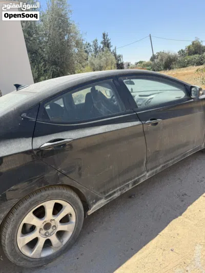 Hyundai Elantra Standard 3