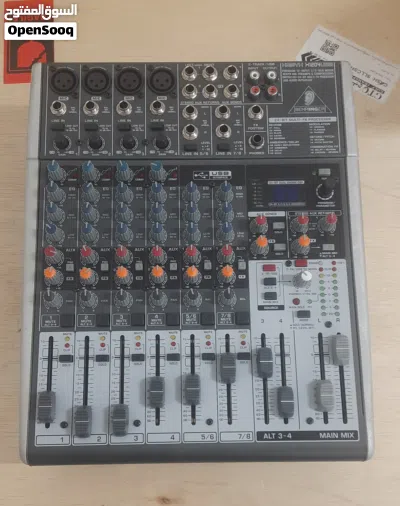 Behringer XENYX X1204USB 12-Input Analog Mixer. 2