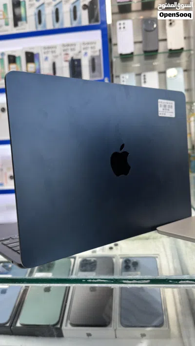 MacBook Air M4 chip Used 2025 model 52GB Ram 16GB ram 15inch display 18 cycle count Look like new 2