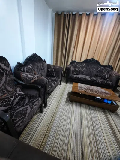 طقم كنب مستعل بحالت الجديد للبيع بسعر 110 4