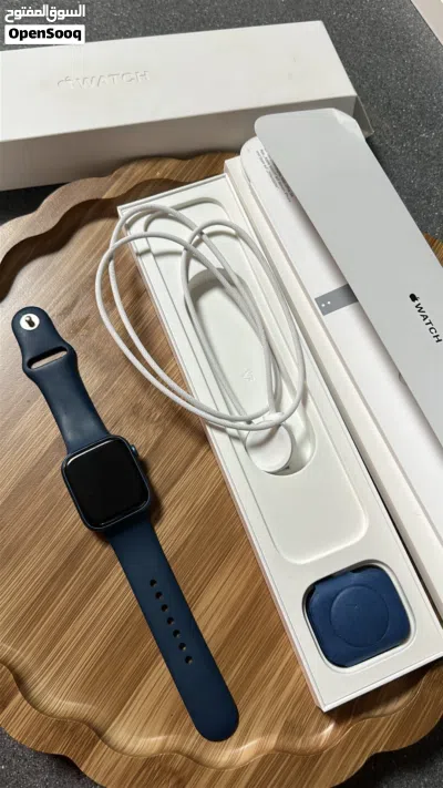 Apple Watch Series 7 GPS 45mm ألمنيوم لون أزرق، مع العلبة والشاحن ، بحالة جيدة البطاريه 83 3