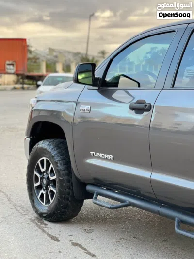 Toyota Tundra SR5 4