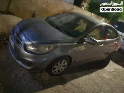 Hyundai Accent Standard 4