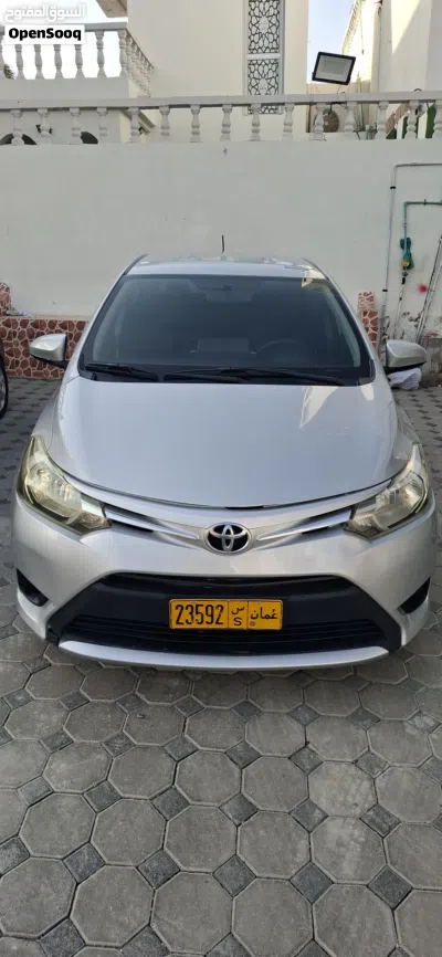 Toyota Yaris E 2