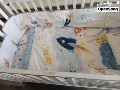 Junior's Baby Crib ,Bed , Blanket and railing sheet 4