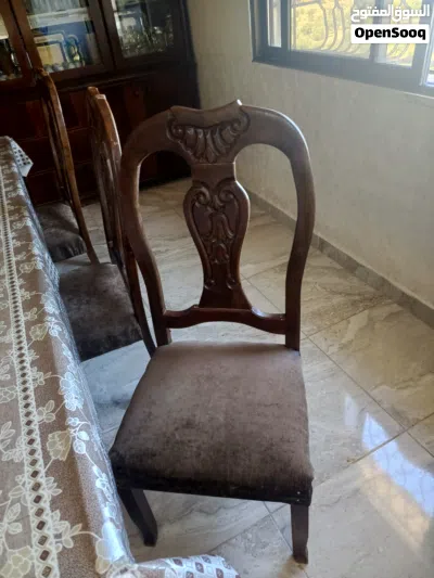 طاولة سفره لون بني مع كراسي عدد 6 4
