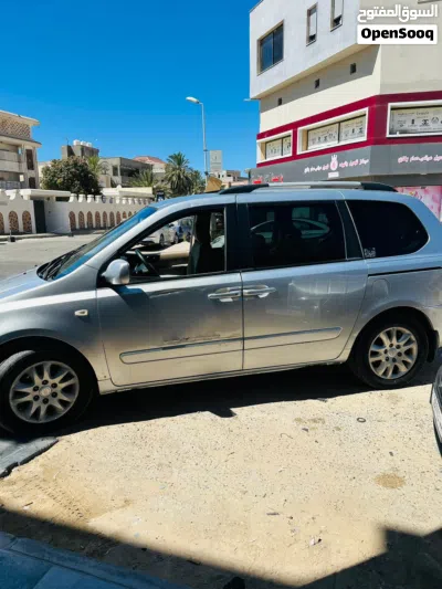 كيا كرنفال Standard 4