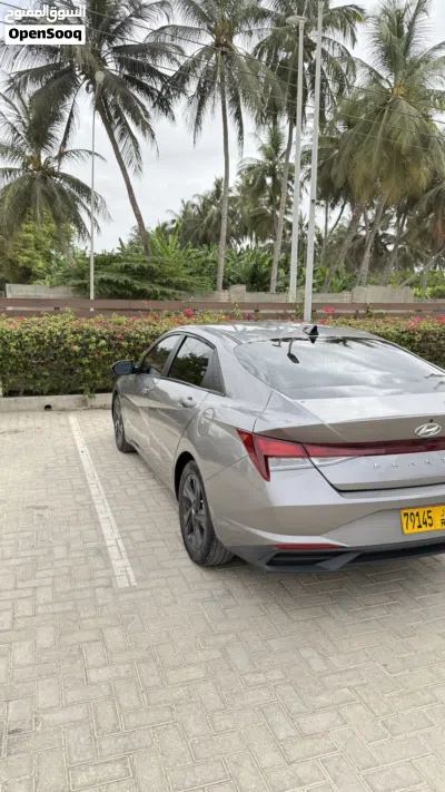 Hyundai Elantra SE 4