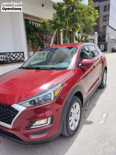 Hyundai Tucson SE 2